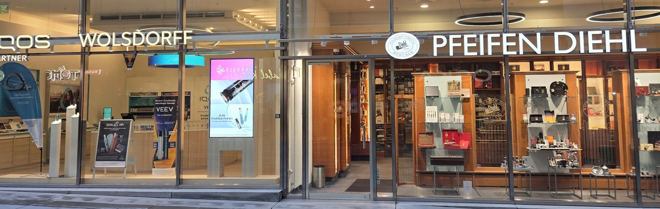 munich tobacco shop Pfeifen Diehl by Wolsdorff : FÜNF HÖFE Shopping